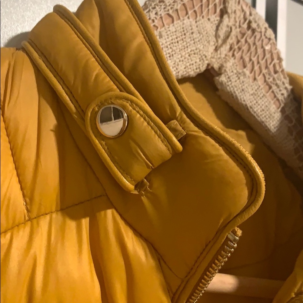 Vest - Picture 4 of 9